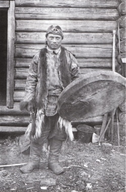 Селькупские шаманы с р. Кети. 1912 г. Фото: К. Доннер