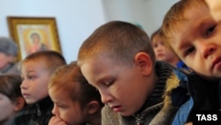 Дети-сироты на богослужении, Ивановская область, 2013 г.
