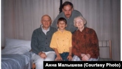 Юлиус Вольфенгаут с женой, сыном и внуком. Германия. Регенсбург. 1990-е гг.