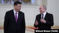 Председатель КНР Си Цзиньпин и президент РФ Владимир Путин во время встречи в Кремле 5 июня 2019 года