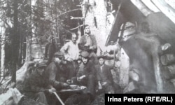 Группа литовцев на лесоповале в Красноярском крае. 1949 год. Фото из личного архива.