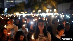 В начале июня Гонконг был одним из немногих мест в Китае, где в 30-ю годовщину событий на Тяньаньмэнь состоялись церемонии поминовения жертв. В материковом Китае власти стараются предать те события забвению