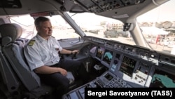 Кабина пилота самолета Sukhoi Superjet 100