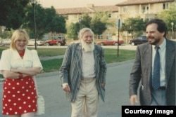 Ирина Генис, Андрей Синявский и Александр Генис. Стэнфордский университет, 1990-е