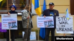 Участники одной из антивоенных акций в Эстонии