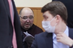 Борис Шпигель (слева), бывший член Совета Федерации от Пензенской области, арестованный за взятку Ивану Белозерцеву