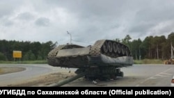 Военные уронили танк, Южно-Сахалинск