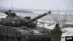 Танк пророссийских сепаратистов на востоке Украины