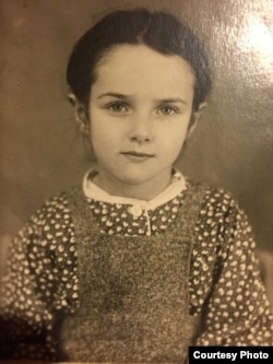 Маша Слоним в шесть лет