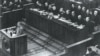 Сталин выступает на XIX съезде ВКП (б), переименовавшем партию в КПСС