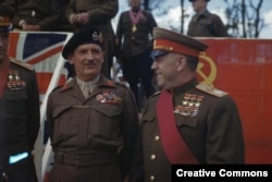 Маршал Жуков (справа) с британским фельдмаршалом Монтгомери. Берлин, июль 1945 года
