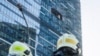 Пожарные рядом с поврежденным зданием в деловом районе Москва-Сити после атаки беспилотников. Москва, 1 августа 2023 года