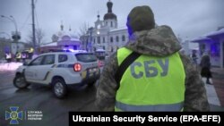 Обмежувальні заходи щодо цих осіб запроваджуються строком на п’ять років і стосуватимуться блокування активів, обмеження торговельних операцій, блокування на виведення капіталів за межі України тощо