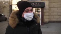 Почему Путин не носит маску, когда встречается с людьми?