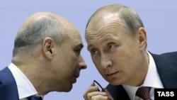Президент России Владимир Путин и министр финансов Антон Силуанов (архивное фото)