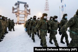Российские военнослужащие после тестового запуска ракеты "Ангара-А5", декабрь 2020 года