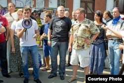 Антон Давидченко выступает на акции "Генерального протеста" 27 июля 2013 года. Фото "Думская"