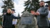 Наталья Поклонская и Денис Пушилин на открытии памятного камня в честь начала так называемой "Русской весны". 22 марта 2019 года