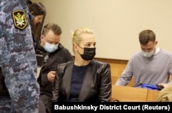 Юлия Навальная на заседании по обжалованию приговора по делу о клевете на ветерана Великой Отечественной войны, 29 апреля 2021 года