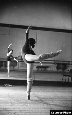 Виолетта Бовт в балетном классе