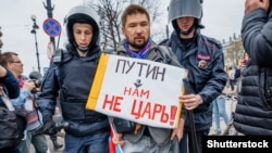 Задержание участника одной из антипутинских акций протеста, 2018 год