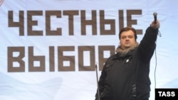 Василий Уткин на митинге оппозиции в Москве, 24 декабря 2011 года