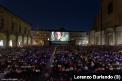 Кино под открытым небом на главной площади Болоньи