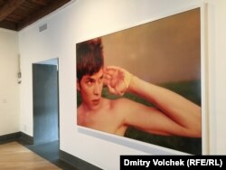 "Иван" Райана Макгинли на выставке "Времена года" в музее современного искусства