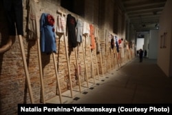 Платья Глюкли на Венецианской биеннале