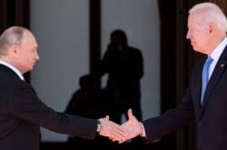 Владимир Путин и Джо Байден на встрече в Женеве. Июнь 2021 года