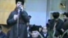 Тахир Юлдаш, покойный лидер террористического «Исламского движения Узбекистана», захвативший административное здание в Намангане, и присевший рядом с ним ныне покойный президент Ислам Каримов. Декабрь 1991 года. Скриншот видео. 