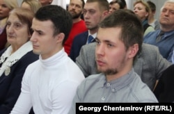 Валерий Круподерщиков (справа) во время вынесения приговора в Петрозаводском городском суде, 18 марта 2019 года