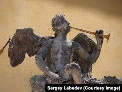 Ангел на церкви в Граце (см. первая сцена книги).