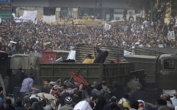 Массовая антиправительственная демонстрация на площади Тахрир в Каире. 2 февраля 2011 года