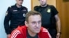 Более 10 сторонников Навального сообщили о блокировке счетов 