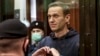 "Требуется швей". Блогеры о посте Навального в поддержку феминитивов