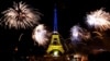 Эйфелева башня в Париже в национальных цветах Украины. День взятия Бастилии, 14 июля 2022 года