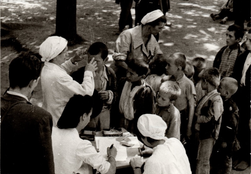 Popisivanje djece odvojene od roditelja u koncentracijskom logoru Stara Gradiška, Hrvatska, ljeto 1942.