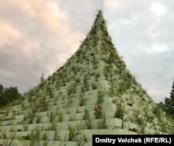 "Живая пирамида" Агнес Денес в Северном парке Касселя