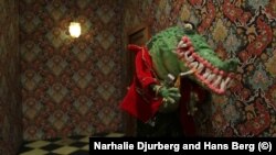 Кадр из фильма Натали Юрберг и Ханса Берга "Не нужно быть домом, в мозгу есть коридоры"