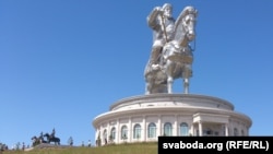 Памятник Чингисхану в Улан-Баторе