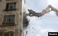 Снос пятиэтажного дома в Москве в рамках программы реновации