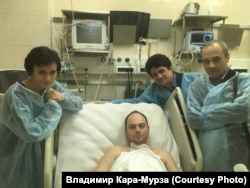 Владимир Кара-Мурза в больнице после отравления в 2015 году