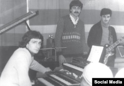 Тамерлан Мусаев (за синтезатором) в Баку. 1980-е