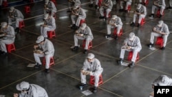 Обед рабочих на автосборочном заводе корпорации "Хонда" в Китае. 2020 год