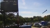 Момент попадания российской ракеты по торгово-развлекательному центру в Кременчуге Полтавской области, 27 июня 2022 года. Кадр из видео