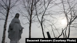 Статуя Девы Марии. Белосток. Томская область. 2018 год