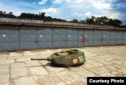 Башня танка, оставленная после вывода войск