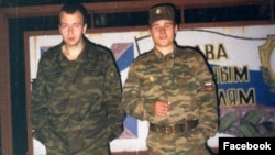 Денис Кириллов (слева)