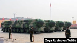 Межконтинентальные баллистические ракеты "Дунфэн-41" на военном параде на площади Тяньаньмэнь. 1 октября 2019 года